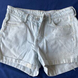 &Denim women's light wash cuffed denim shorts